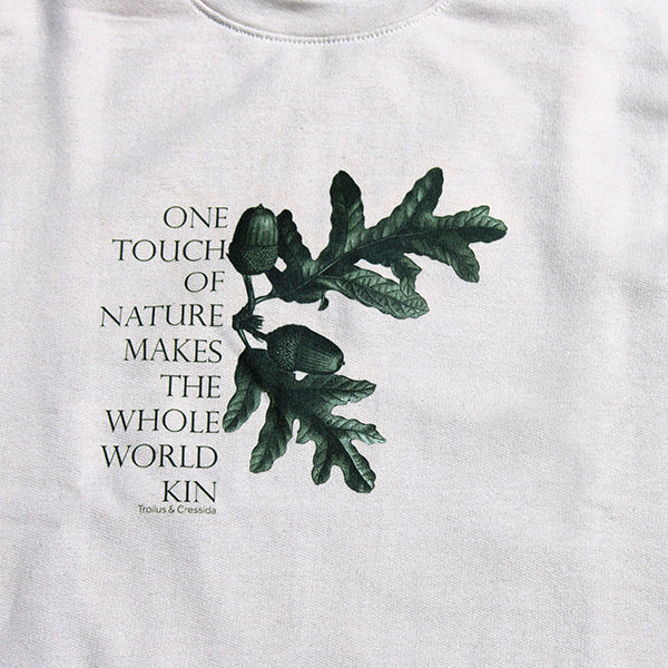 
                  
                    Beige polycotton sweatshirt with central forest green quote and acorn leaf graphic
                  
                